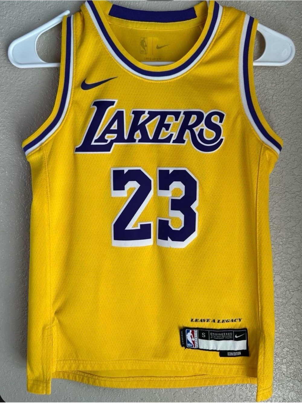 Nike Los Angeles Lakers LeBron James #23 Youth Basketball Jersey
